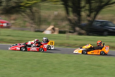 Lindsay Jamieson (Linra Properties Stockman-Honda) and Paul Campbell (Redback Racepaint Avoig-Honda)